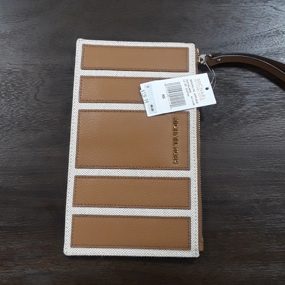 Wristlet
